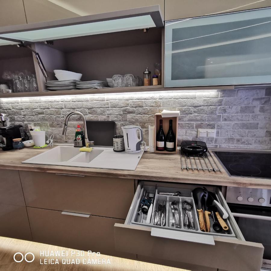 Family Apartment Zornitsa Néa Fókaia Екстериор снимка