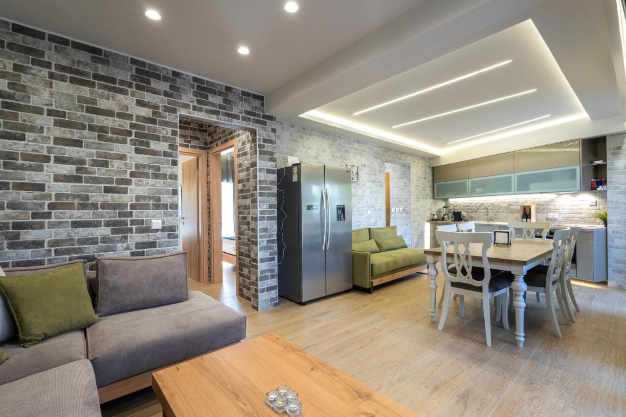 Family Apartment Zornitsa Néa Fókaia Екстериор снимка